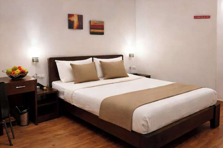 Room 8 of 32