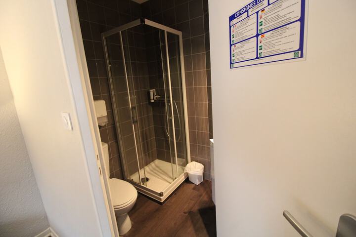 Room 40 of 69
