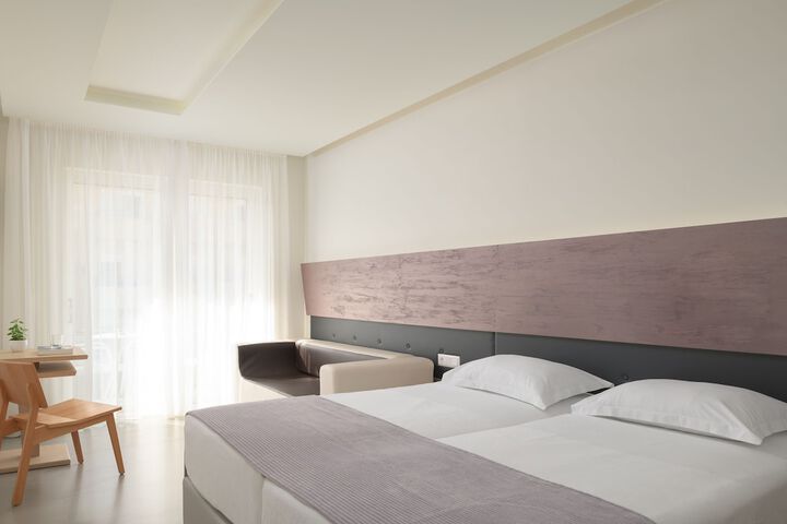 Room 8 of 78