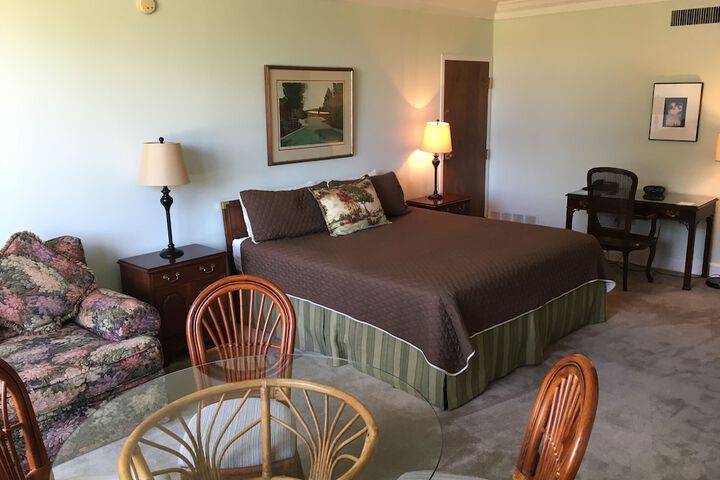 Room 7 of 72