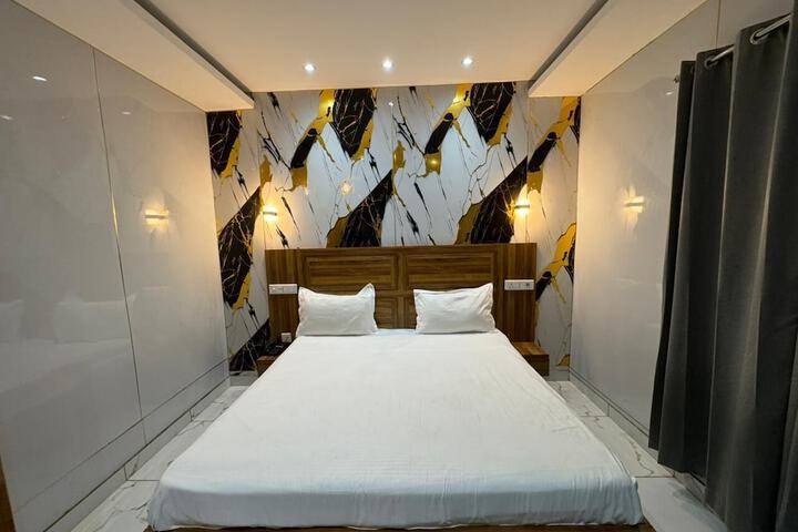 Room 4 of 26