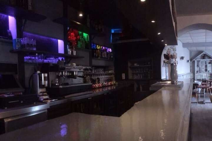 Lounge 13 of 15