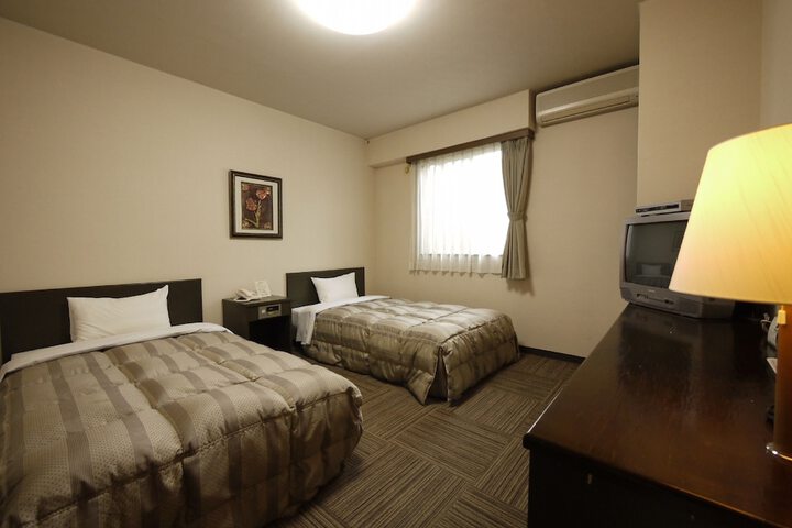 Room 4 of 25