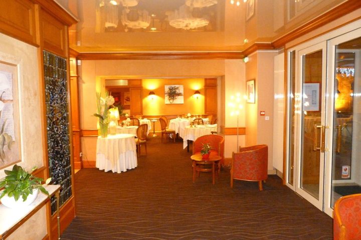 Entrance & Lobby