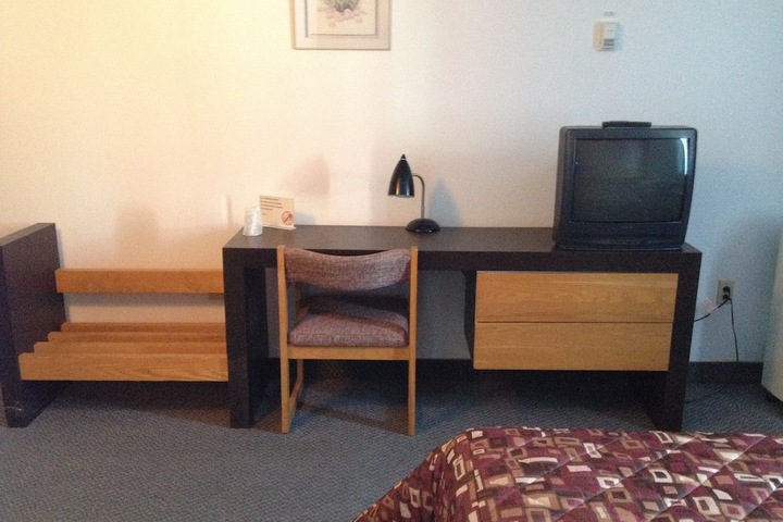 Room 6 of 16