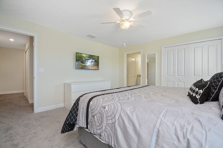 Room 3 of 27