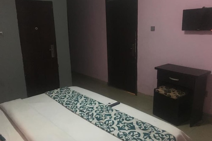 Room 4 of 11