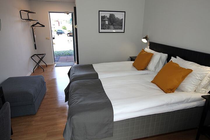 Room 10 of 36