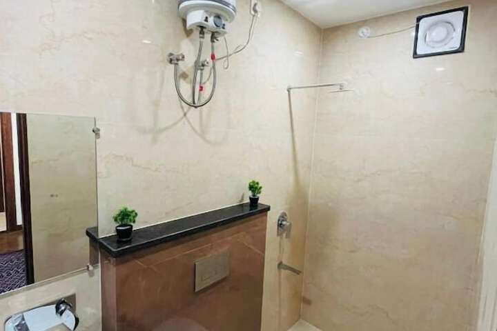 Room 15 of 19