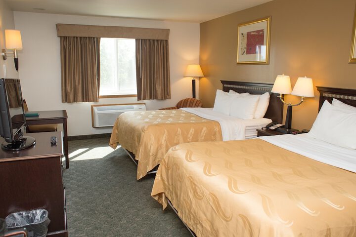 1 Queen Bed (15 of 15)
