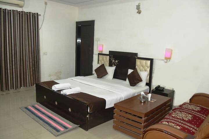 Room 8 of 22