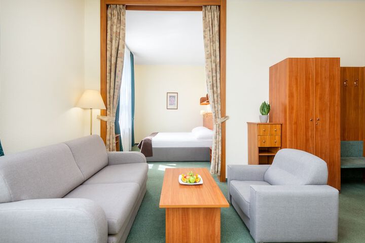 Room 14 of 32