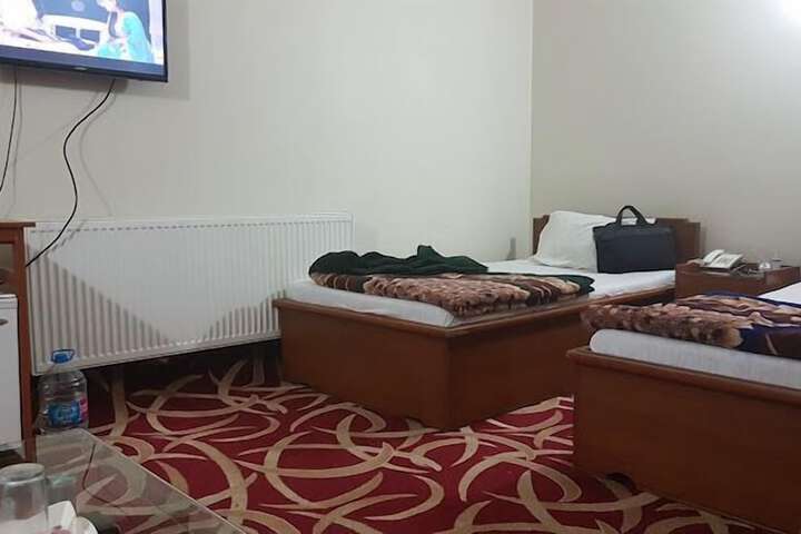 Room 4 of 10