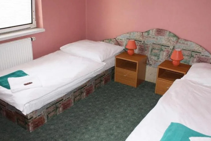 Room 21 of 27