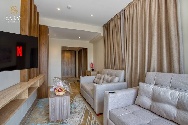 Lounge 56 of 81