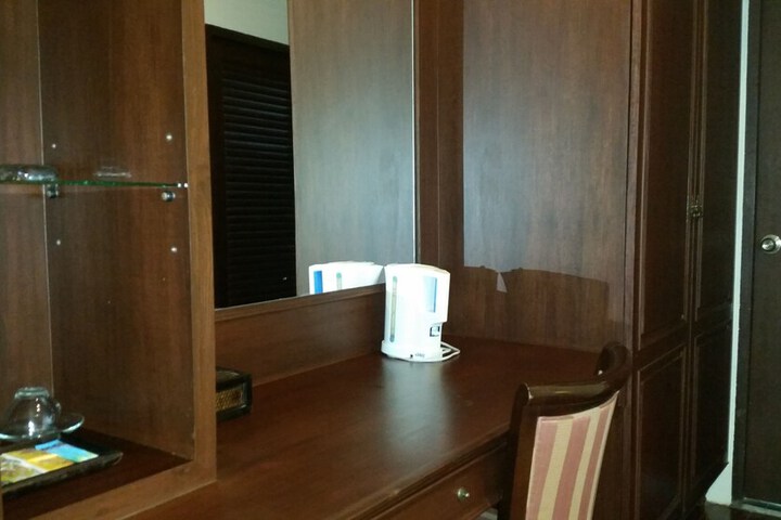 Room 2 of 64