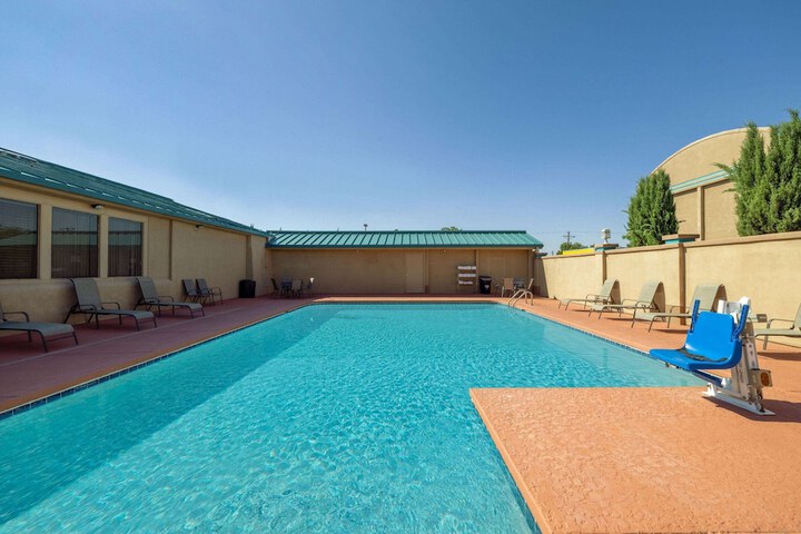 Hotel Pool