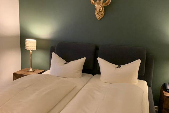 Room 10 of 48