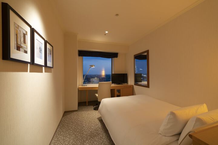 Room 9 of 94