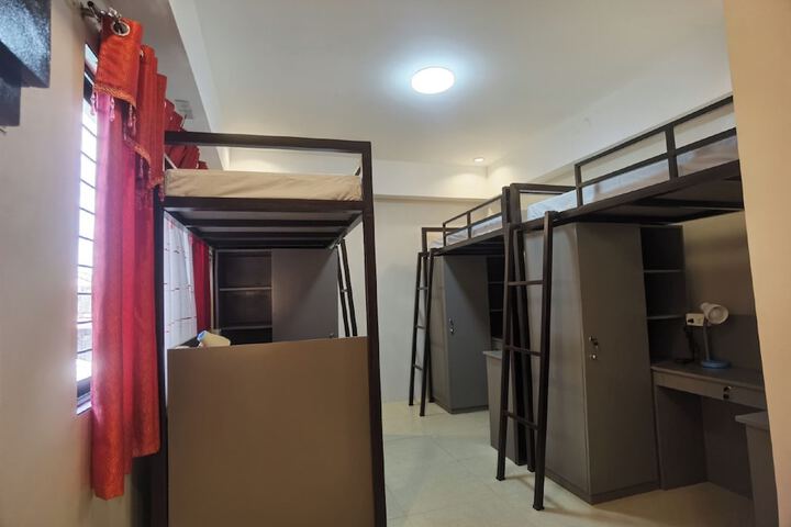 Room 20 of 34