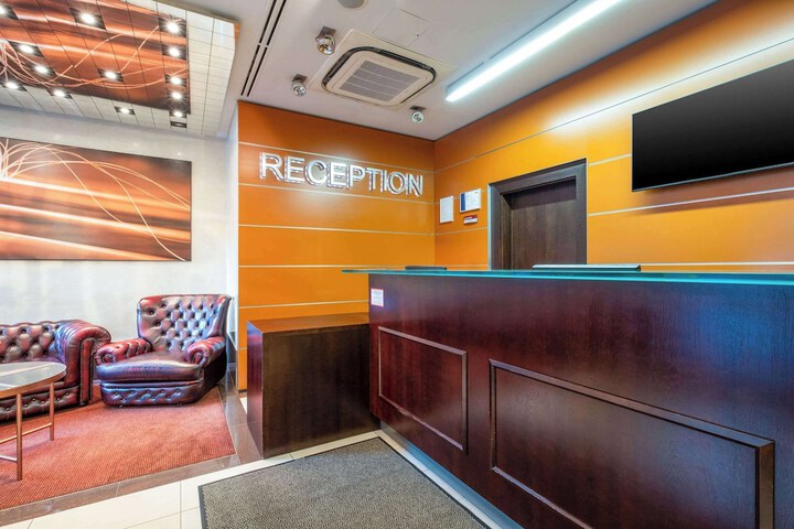 Entrance & Lobby