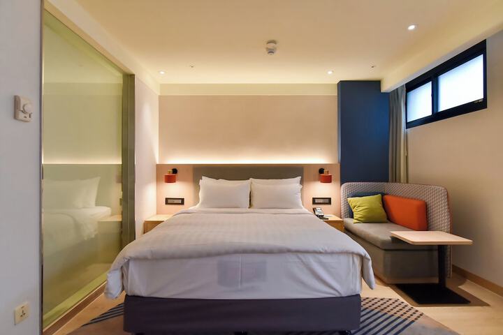 Room 26 of 76