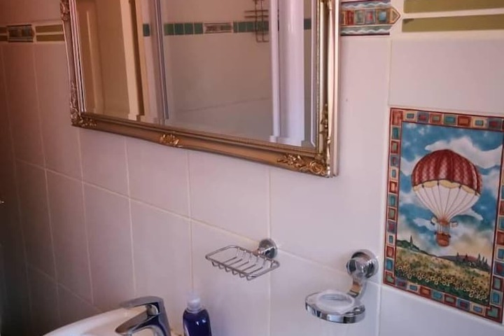 Room 9 of 11