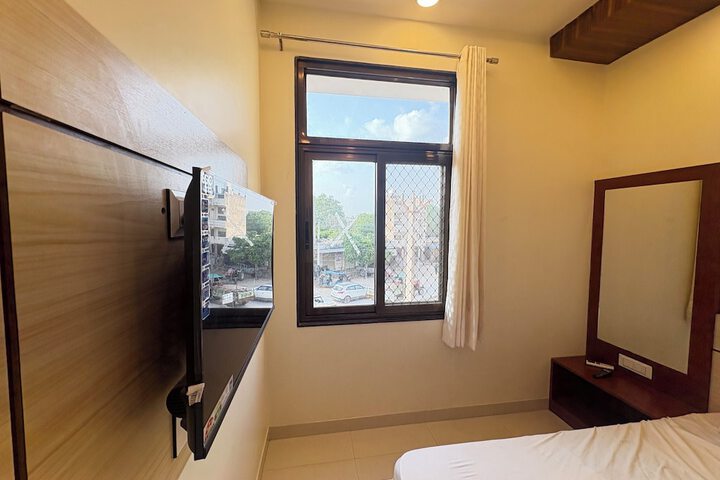 Room 3 of 8