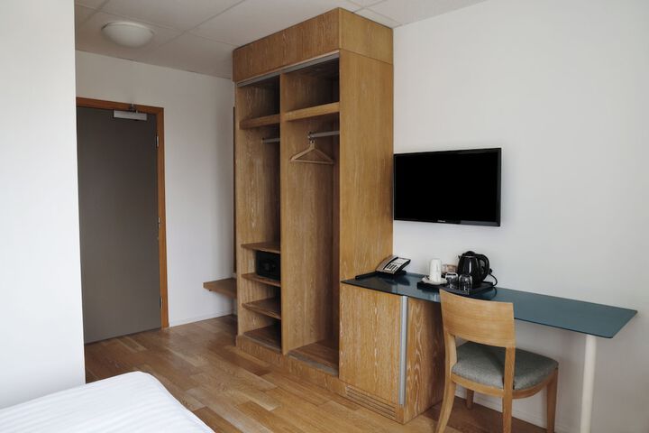 Room 12 of 65
