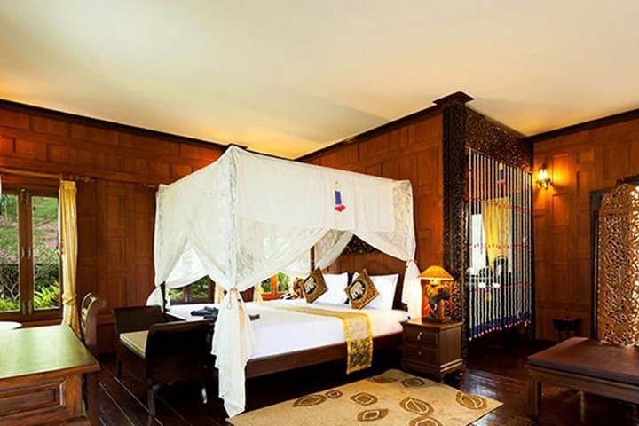 Room 6 of 63