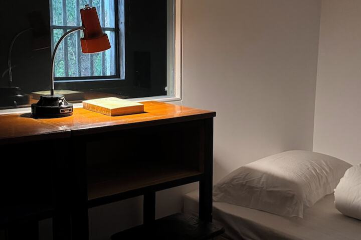 Room 93 of 223