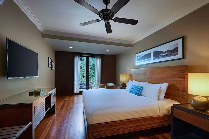 Room 10 of 106
