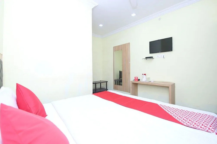 Room 6 of 10