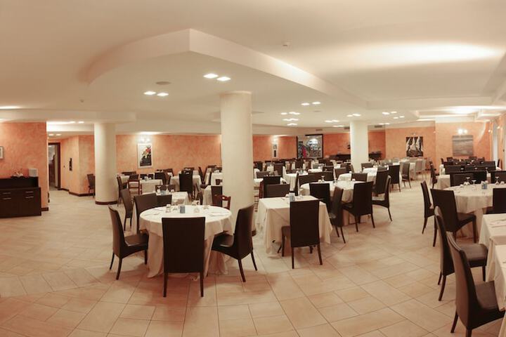 Dining 34 of 64
