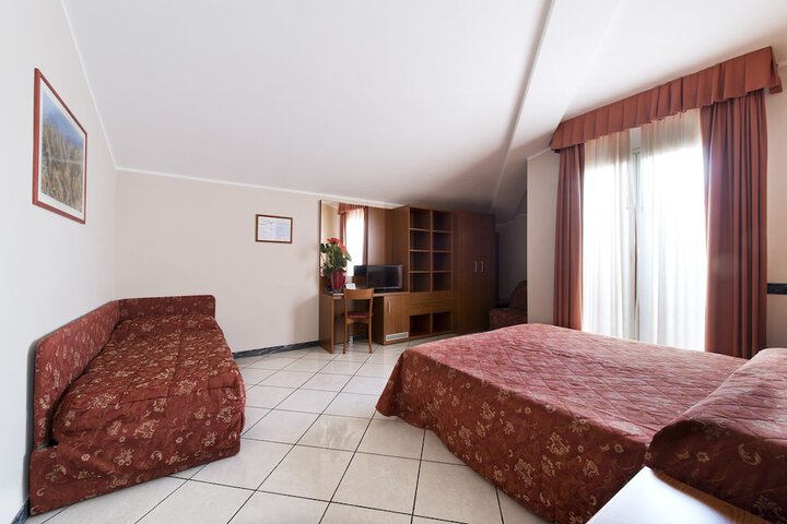 Room 9 of 47
