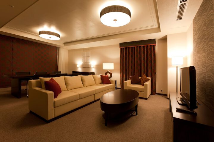 Room 5 of 107
