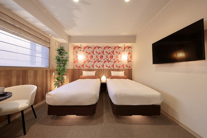 Room 12 of 22