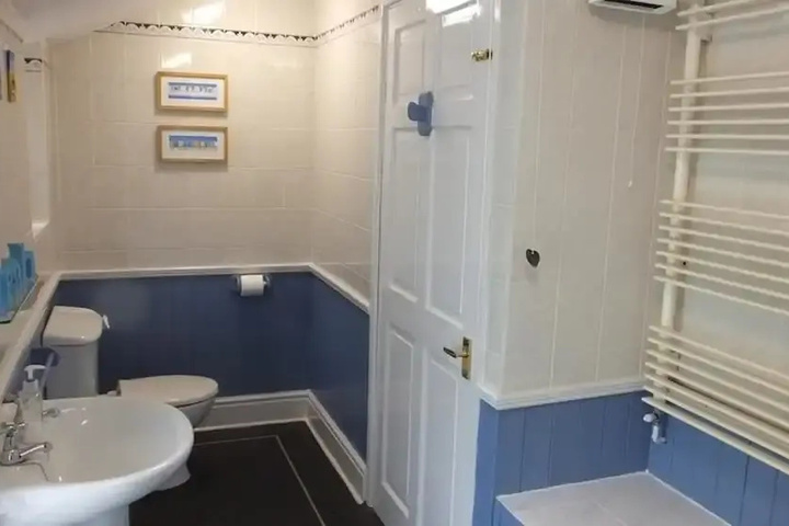 Room 8 of 15