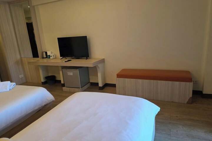 Room 32 of 79