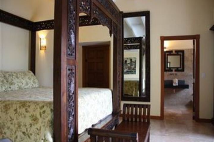 Room 8 of 28
