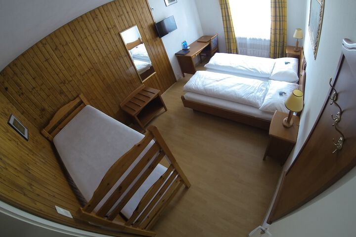 Room 9 of 69