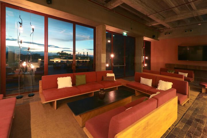 Lounge 105 of 137