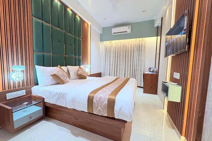 Room 8 of 34