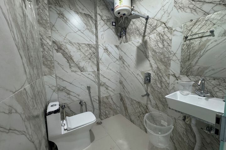 Room 11 of 15