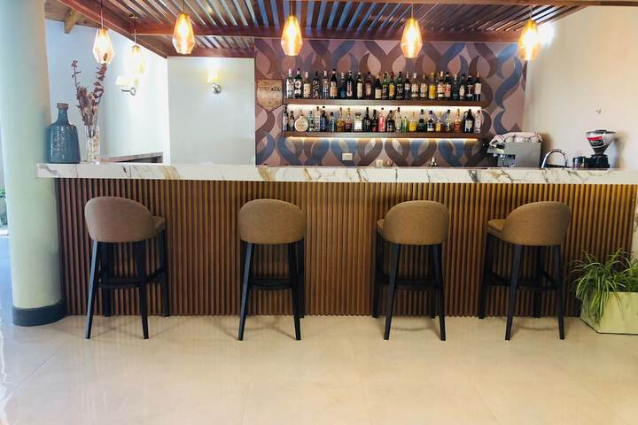 Lounge 63 of 78