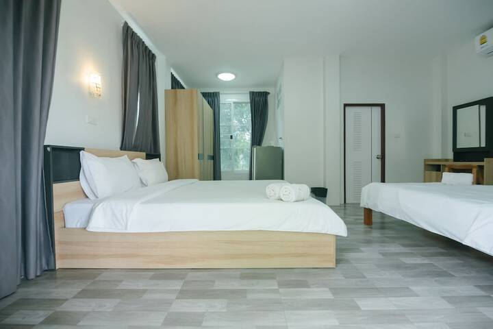 Room 28 of 104