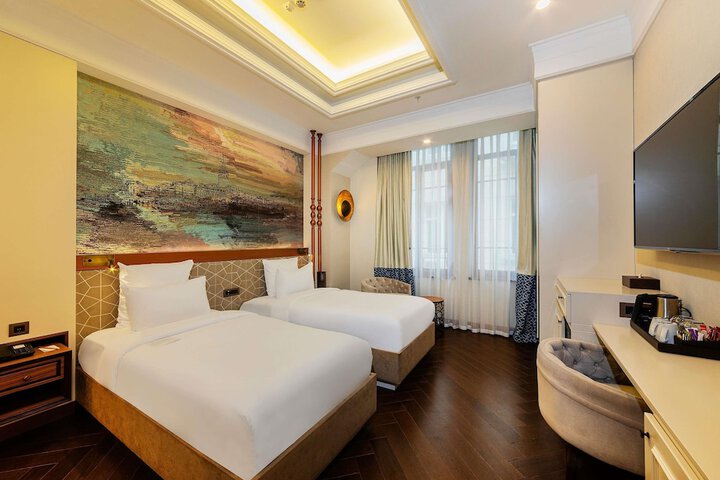 Room 4 of 105