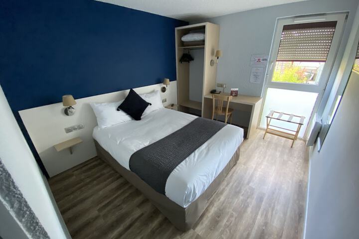 Room 5 of 33