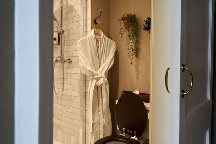 Room 28 of 48