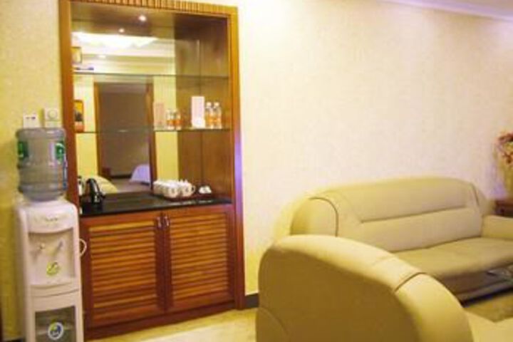 Room 8 of 13